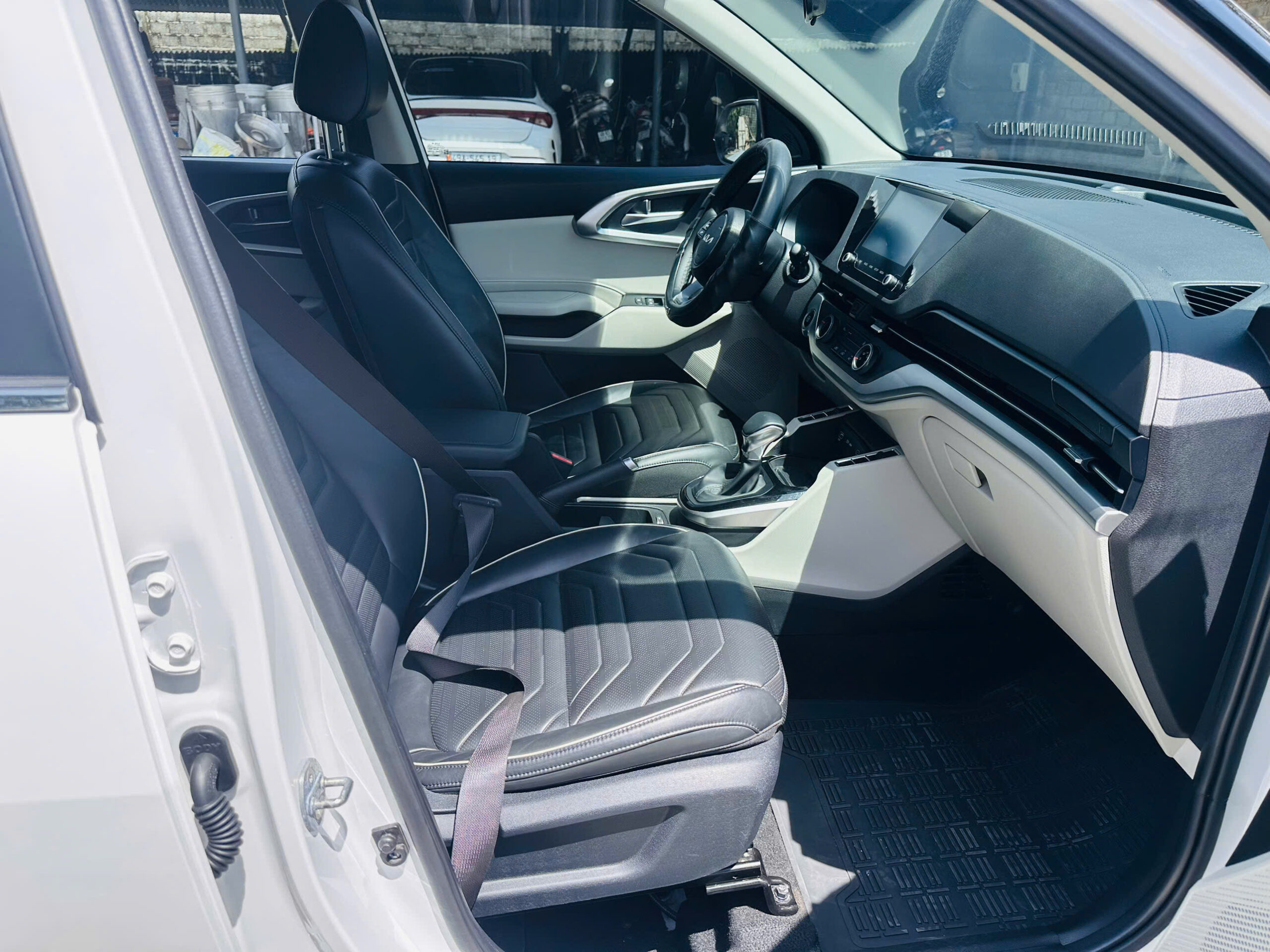 
								Xe Kia Carens 2023 bản IVT 1 full									